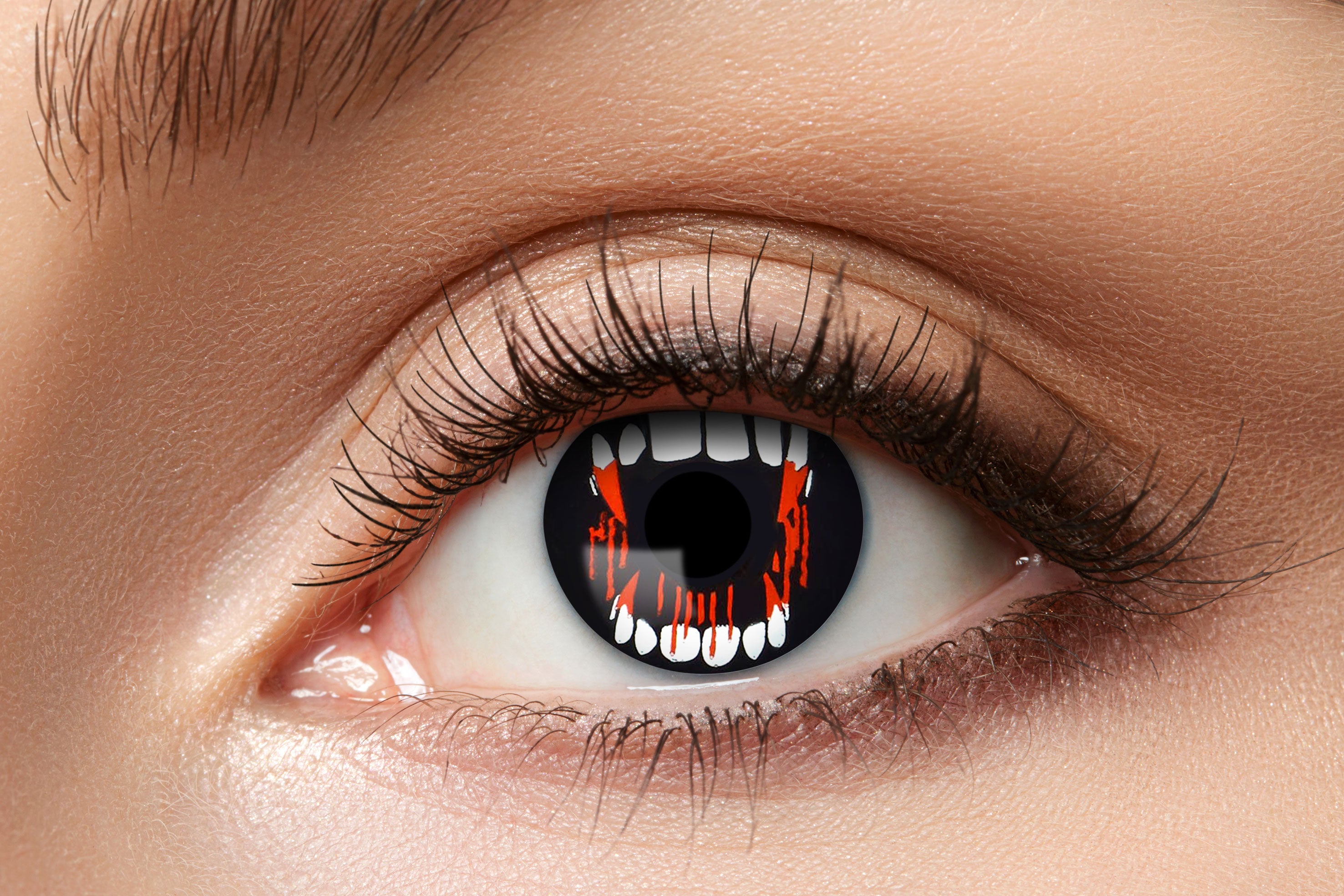 Zoelibat Eyecatcher 12-month contact lenses Vampire Fang 2