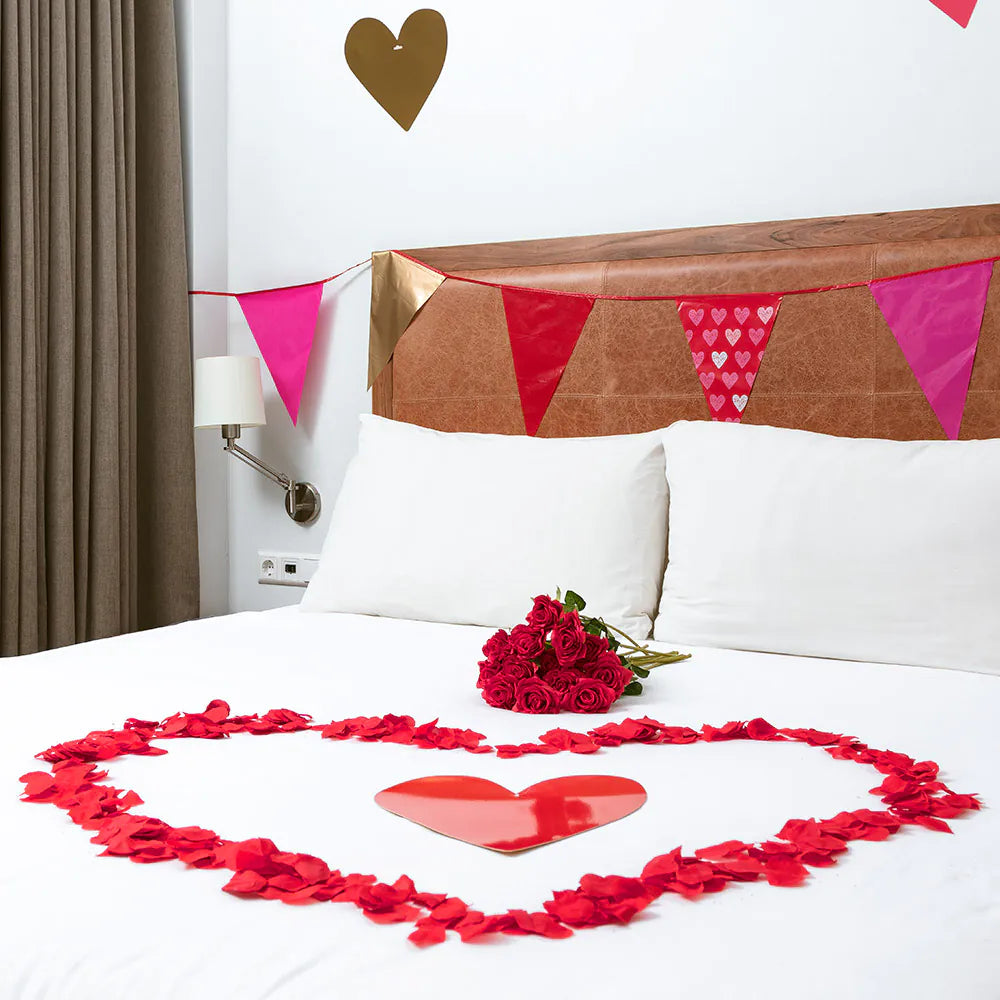 Red polyester rose petals in a tube – decoration for weddings &amp; Valentine's Day 4