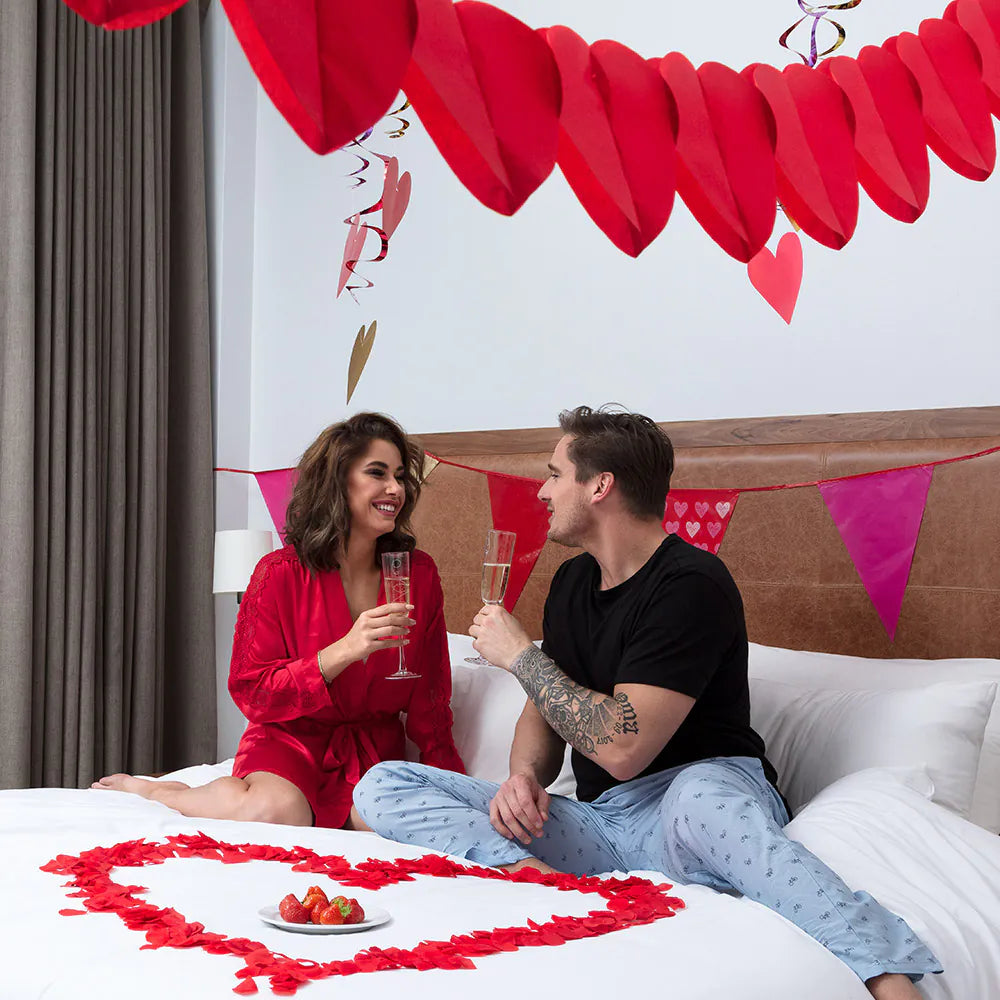 Red polyester rose petals in a tube – decoration for weddings &amp; Valentine's Day 10
